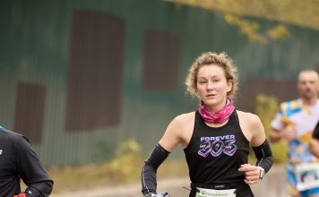 Наймолодший учасник “Київського марафону Незламності” подолав головну дистанцію у візочку