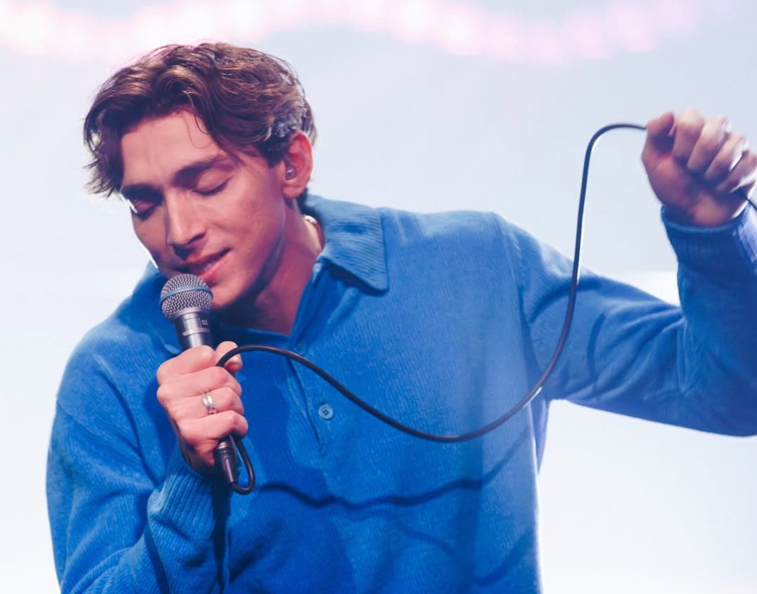 мондо співає