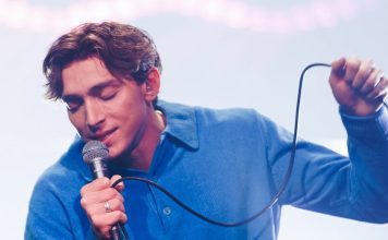 Арман Дюплантіс випустив новий поп-сингл і розпочав змагальний сезон із перемоги