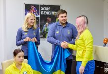 Михайло Кохан передав прапор України сестрі перед Юнацькою Олімпіадою-2026