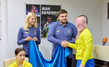 Михайло Кохан передав прапор України сестрі перед Юнацькою Олімпіадою-2026